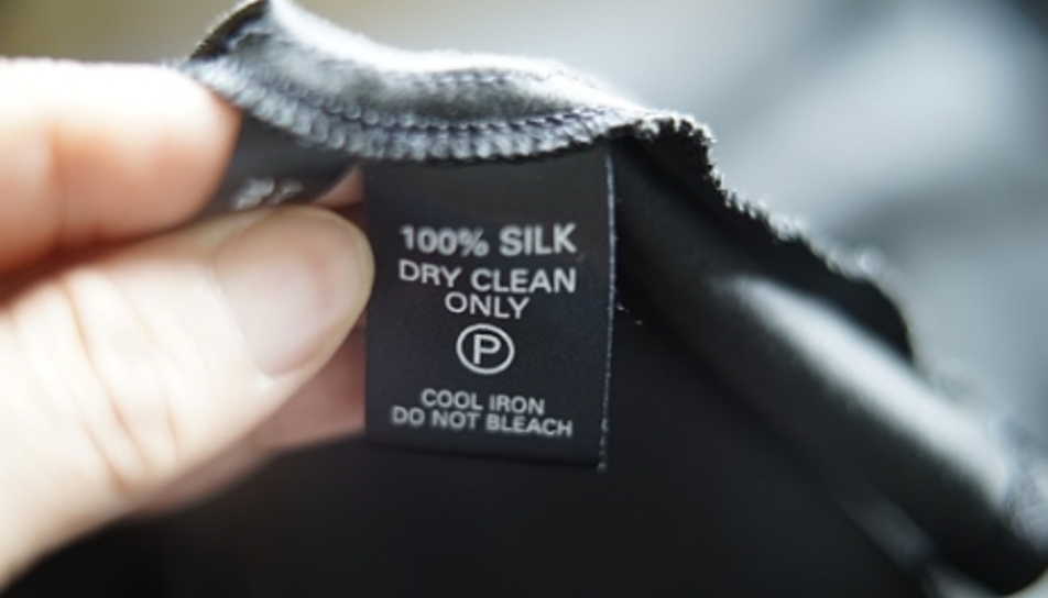 Chinese > English] Fabric and care label on an article of clothing