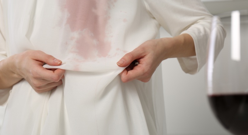 <strong>How to Get Red Wine Out of Clothes: A Complete Guide</strong>